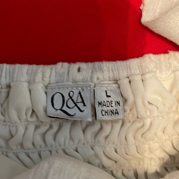 Elegant White Midi Dress - Picture 4 of 5